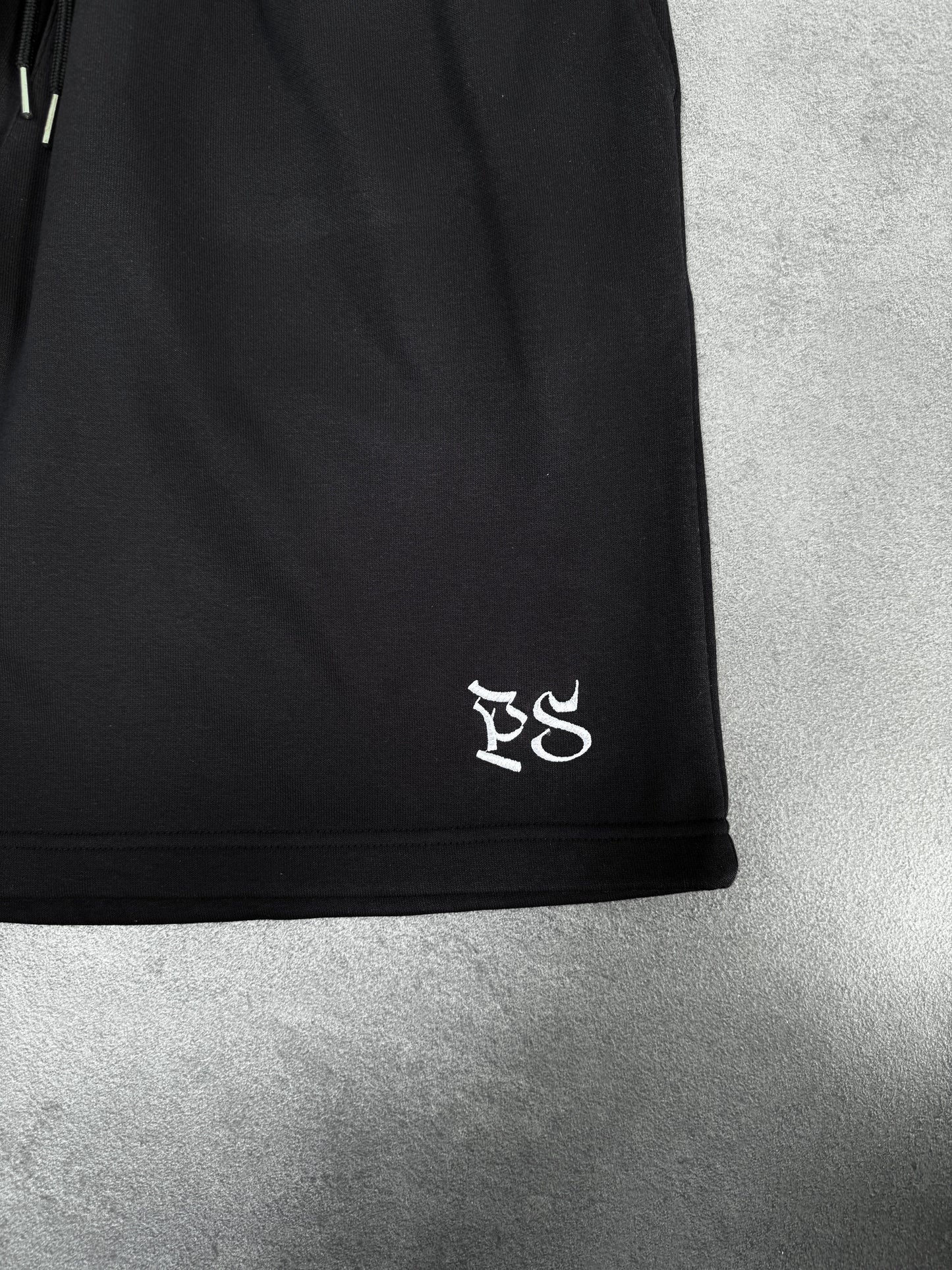 BLACK SWEATS SHORTS